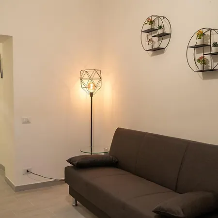 Dietro Al Plebiscito Luxury ナポリ